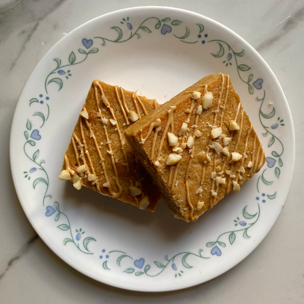 Toasted White Chocolate Macadamia Nut Blondie