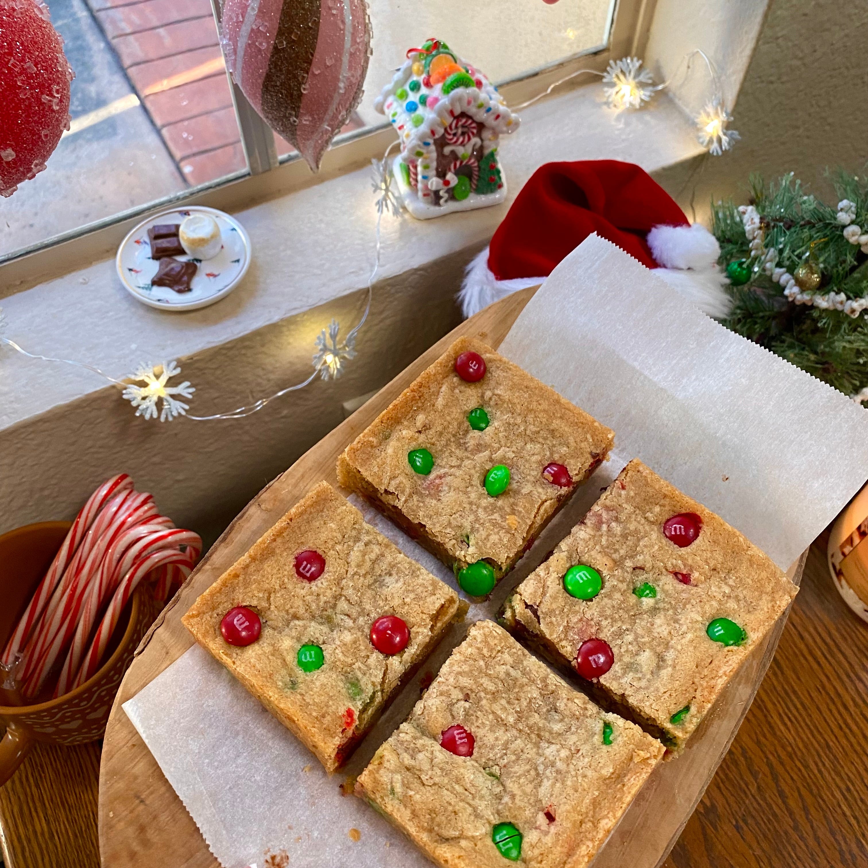 Holiday M&M Cookie Bar