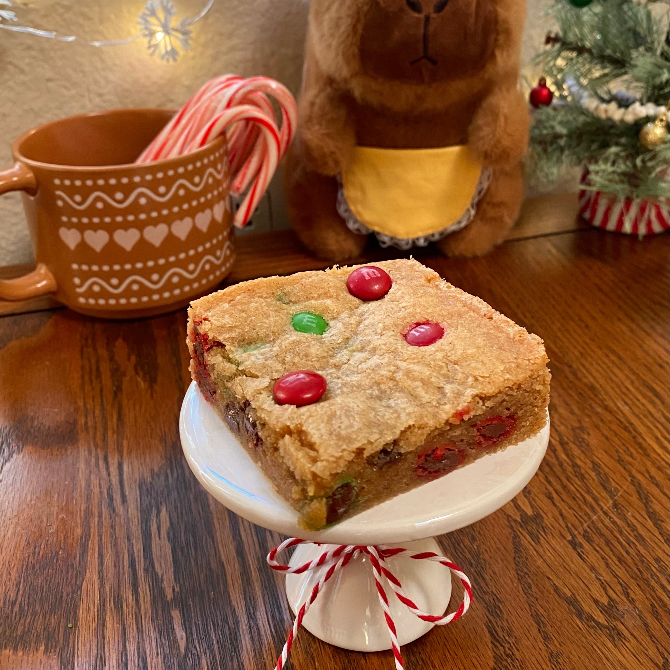 Holiday M&M Cookie Bar